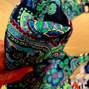 Vera Bradley hobo, with magnetic closure! Used like new!